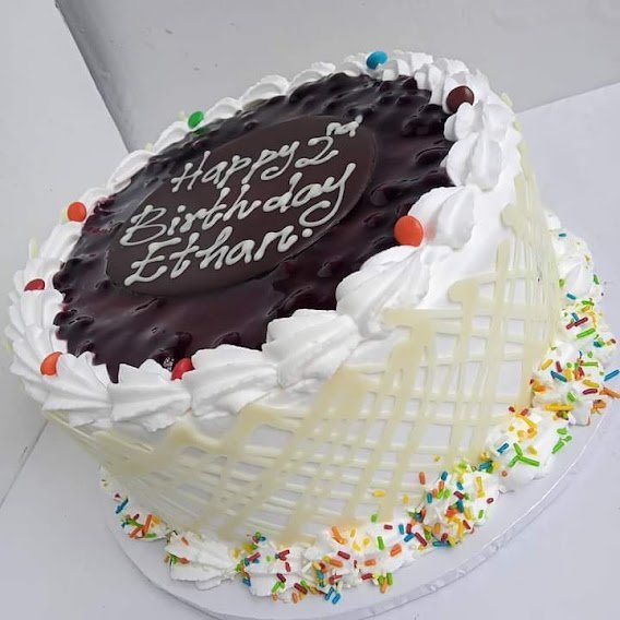 Experience the best with our 1kg best vanilla cake! Delivered to your door in Nairobi for a taste of pure indulgence. Order now for sweet satisfaction!