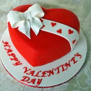 Celebrate love with our Happy Valentine 1kg Cake. A sweet symphony of romance. Order now for a delightful Valentine's Day treat!